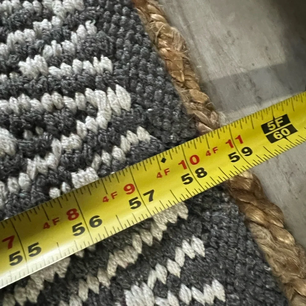 Beautiful Area Rug - Picture 6 of 6